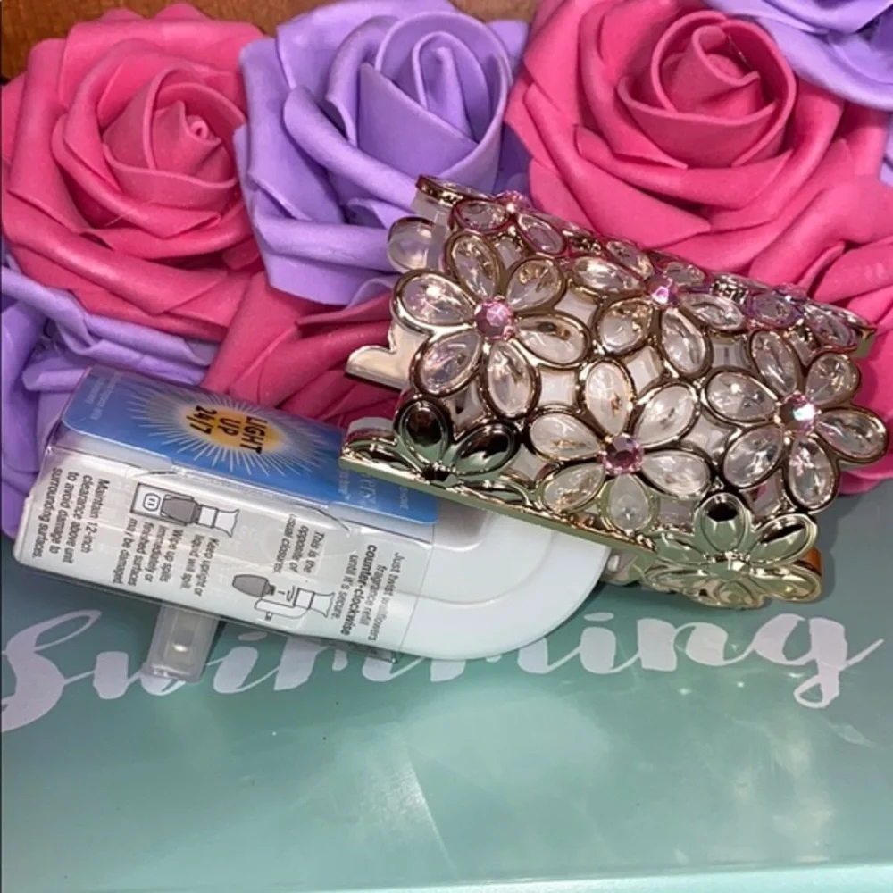 GEMSTONE FLOWERS NIGHTLIGHT
Wallflowers Plug In - Picture 4 of 11